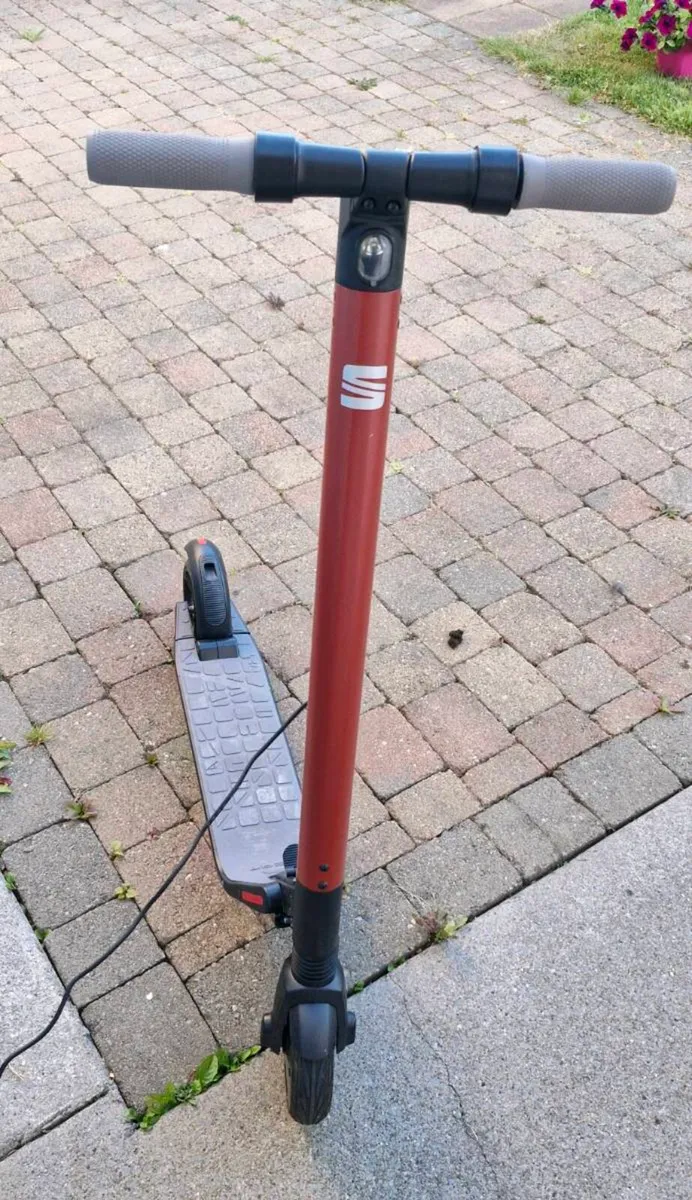 SEAT Kick E Scooter - Image 1