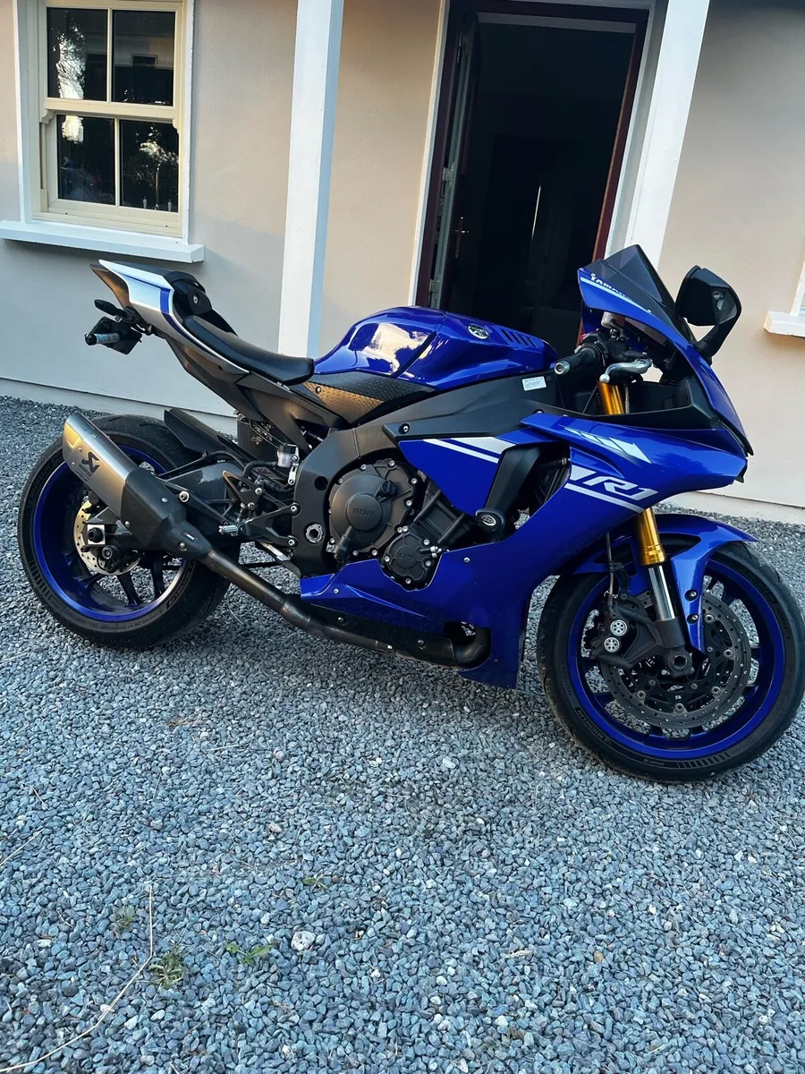 YAMAHA R1 - Image 1