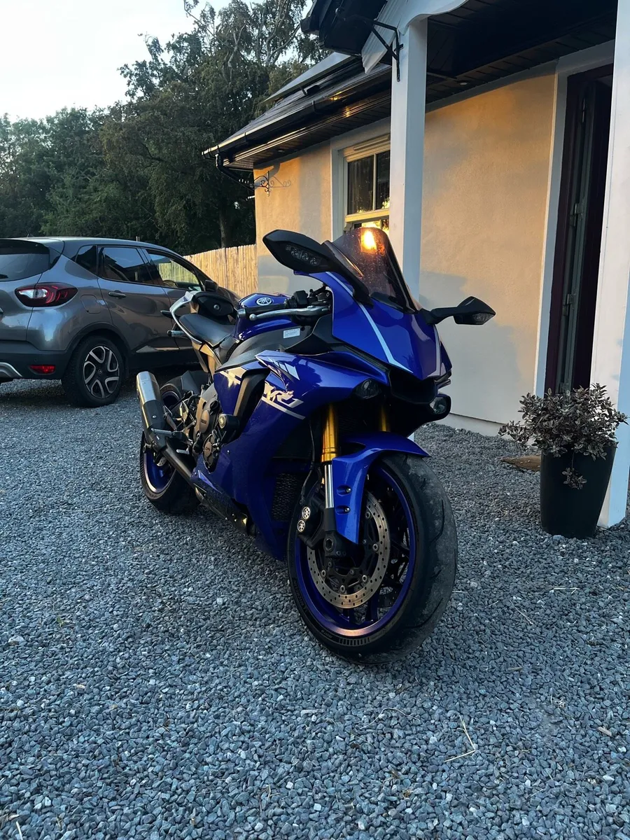 YAMAHA R1 - Image 2