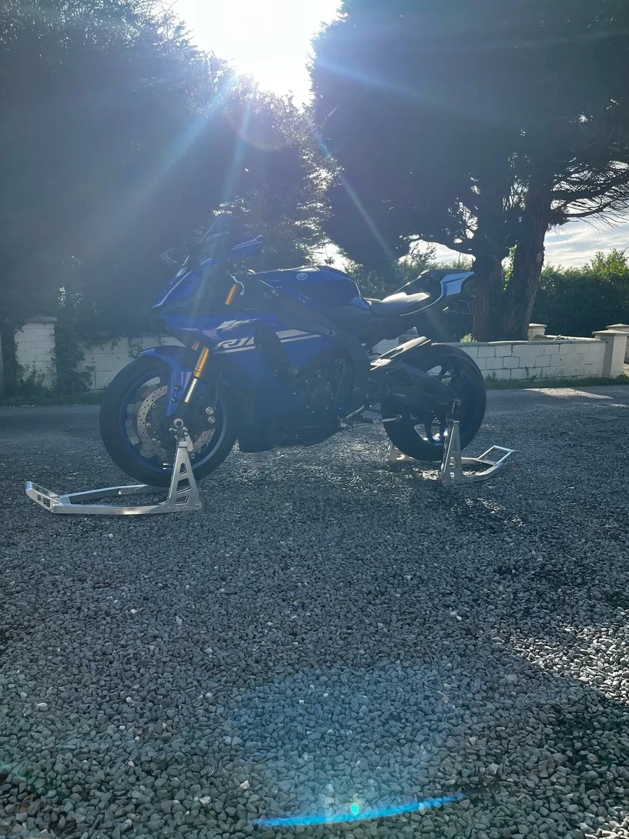 YAMAHA R1 - Image 3