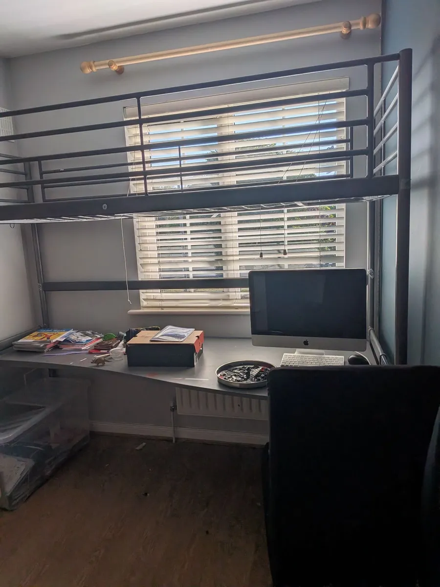 Bed - Image 1