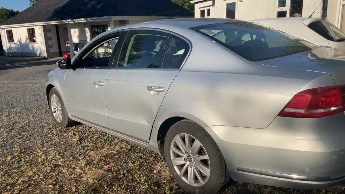 Volkswagen Passat - Image 4