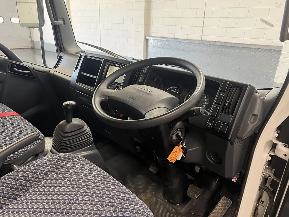 VB - 2023 Isuzu Grafter Tipper Van - Image 3
