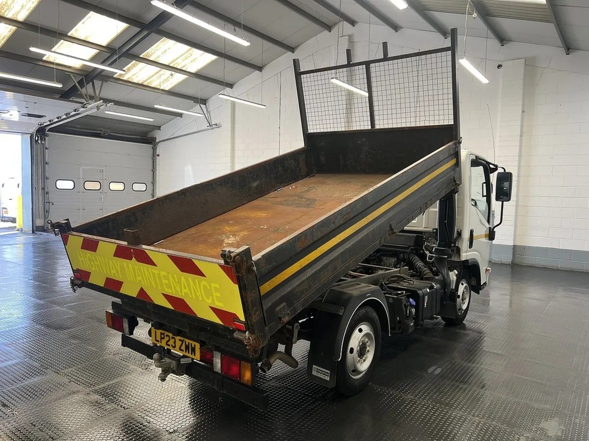 VB - 2023 Isuzu Grafter Tipper Van - Image 2