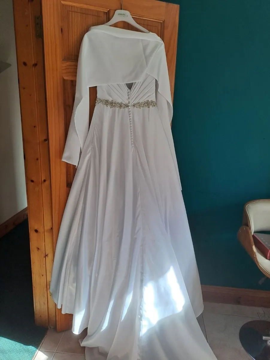 Wedding dress - Image 2