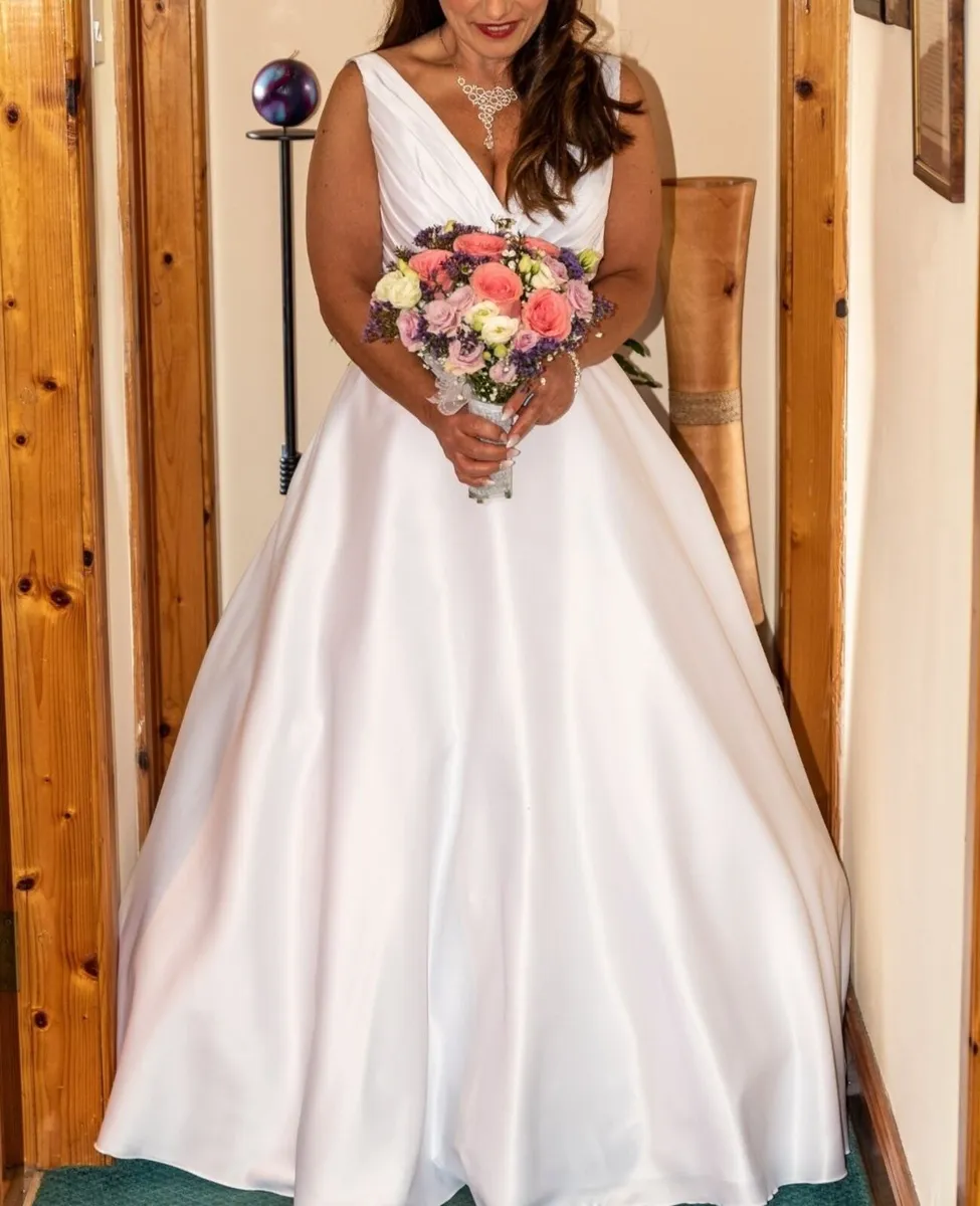 Wedding dress - Image 3