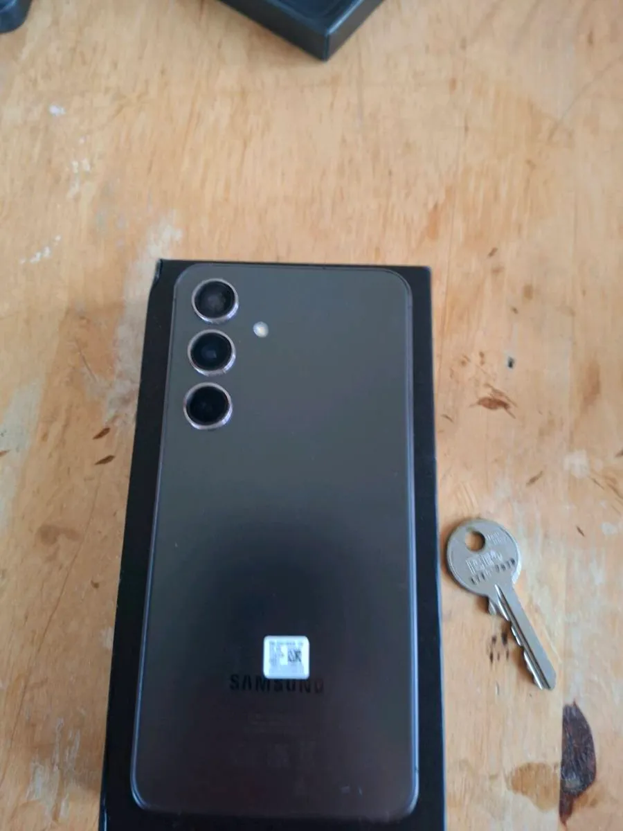 Samsung Galaxy 24 - Image 3