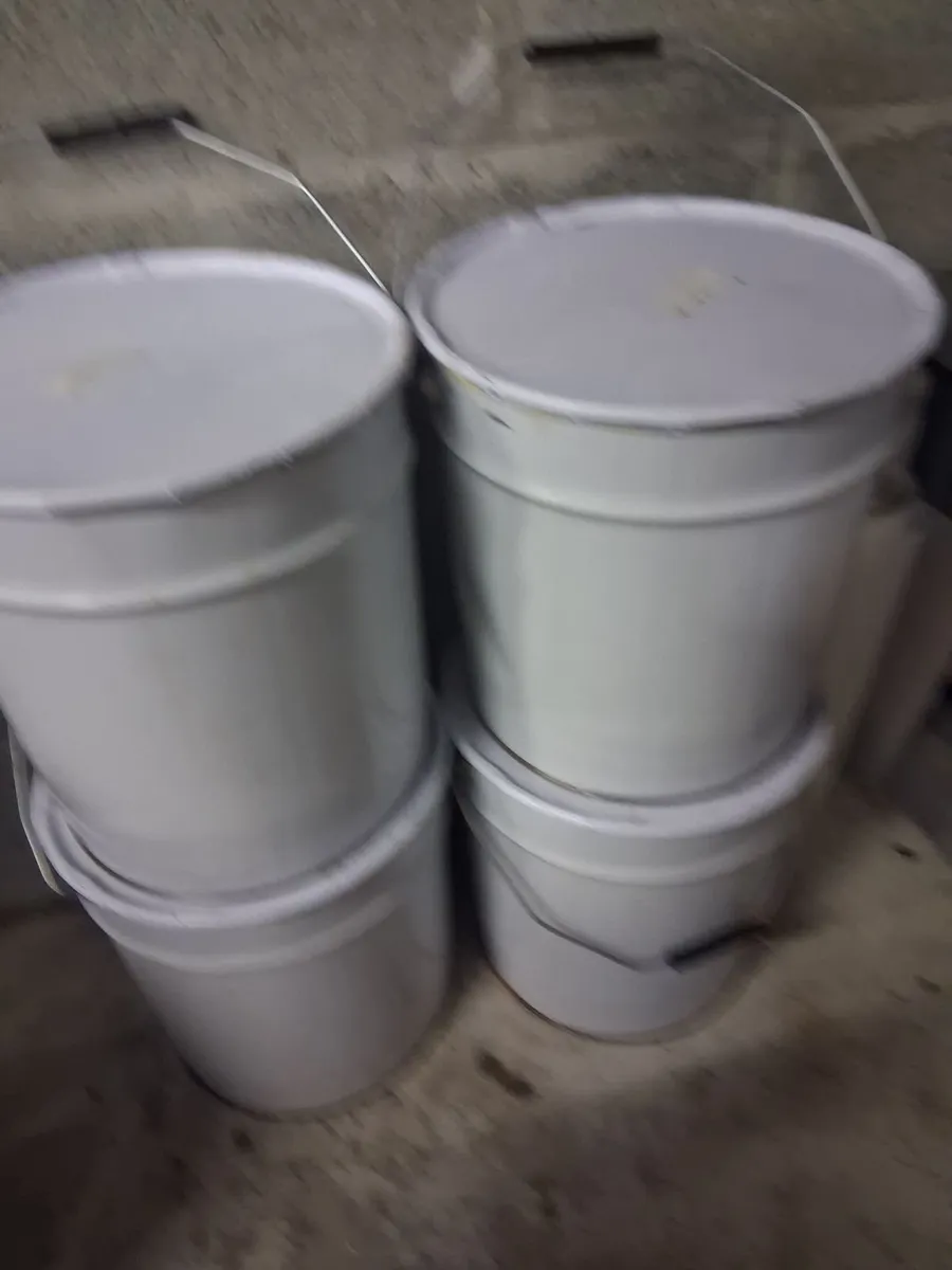 4 20 Litres Of Black Roof Paint Cost 600 sell 300 - Image 3