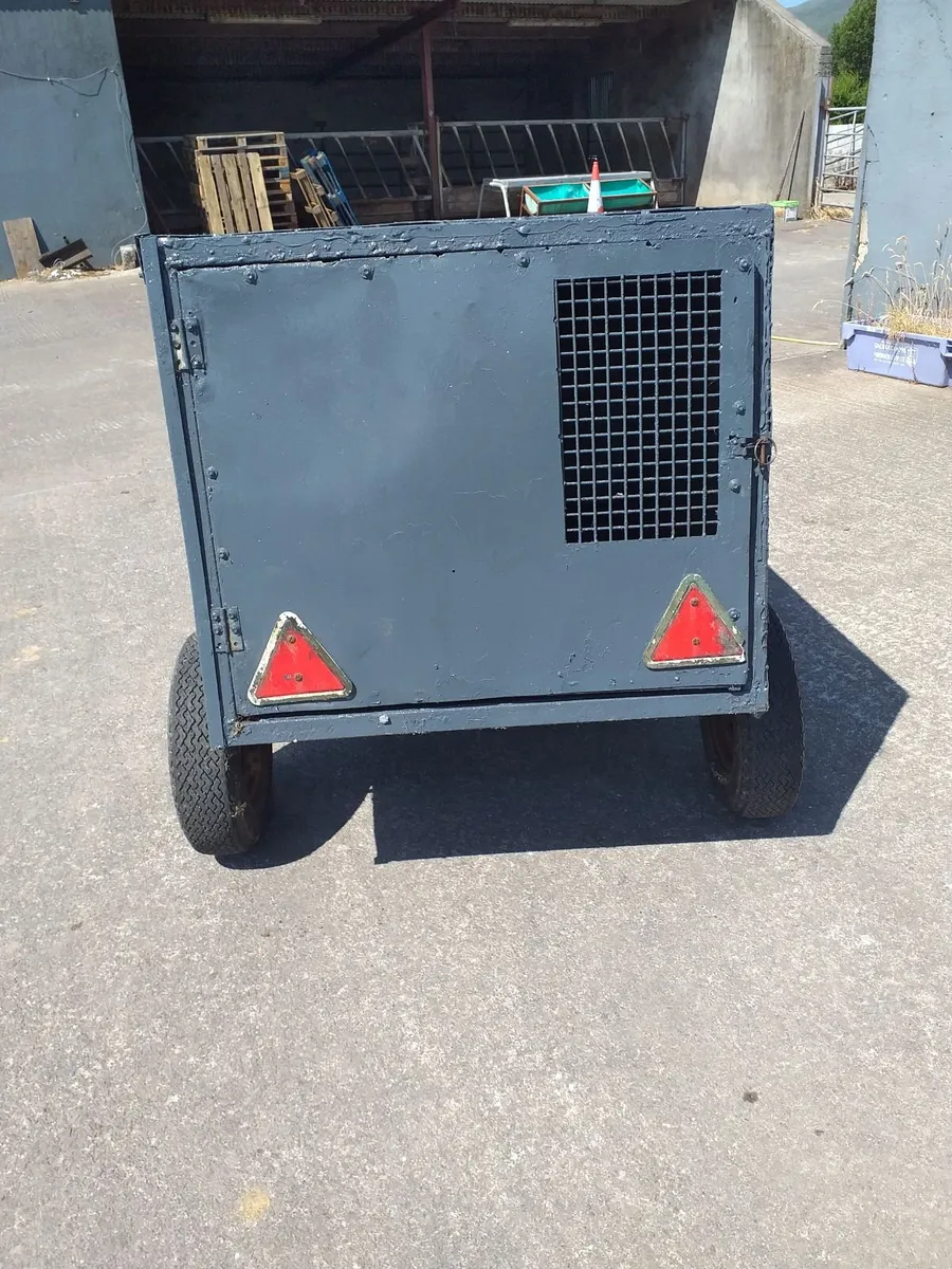 Dog trailer/box - Image 1