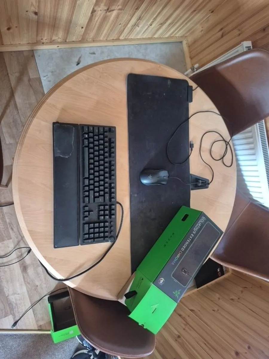 RAZOR GAMING keyboard mouse mat and bungie - Image 1