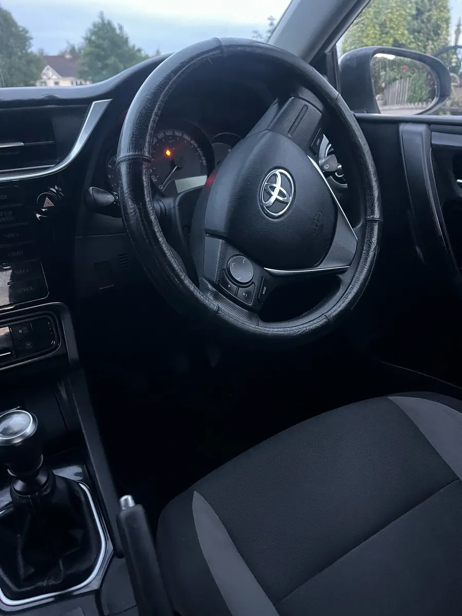 Toyota Auris van - Image 4