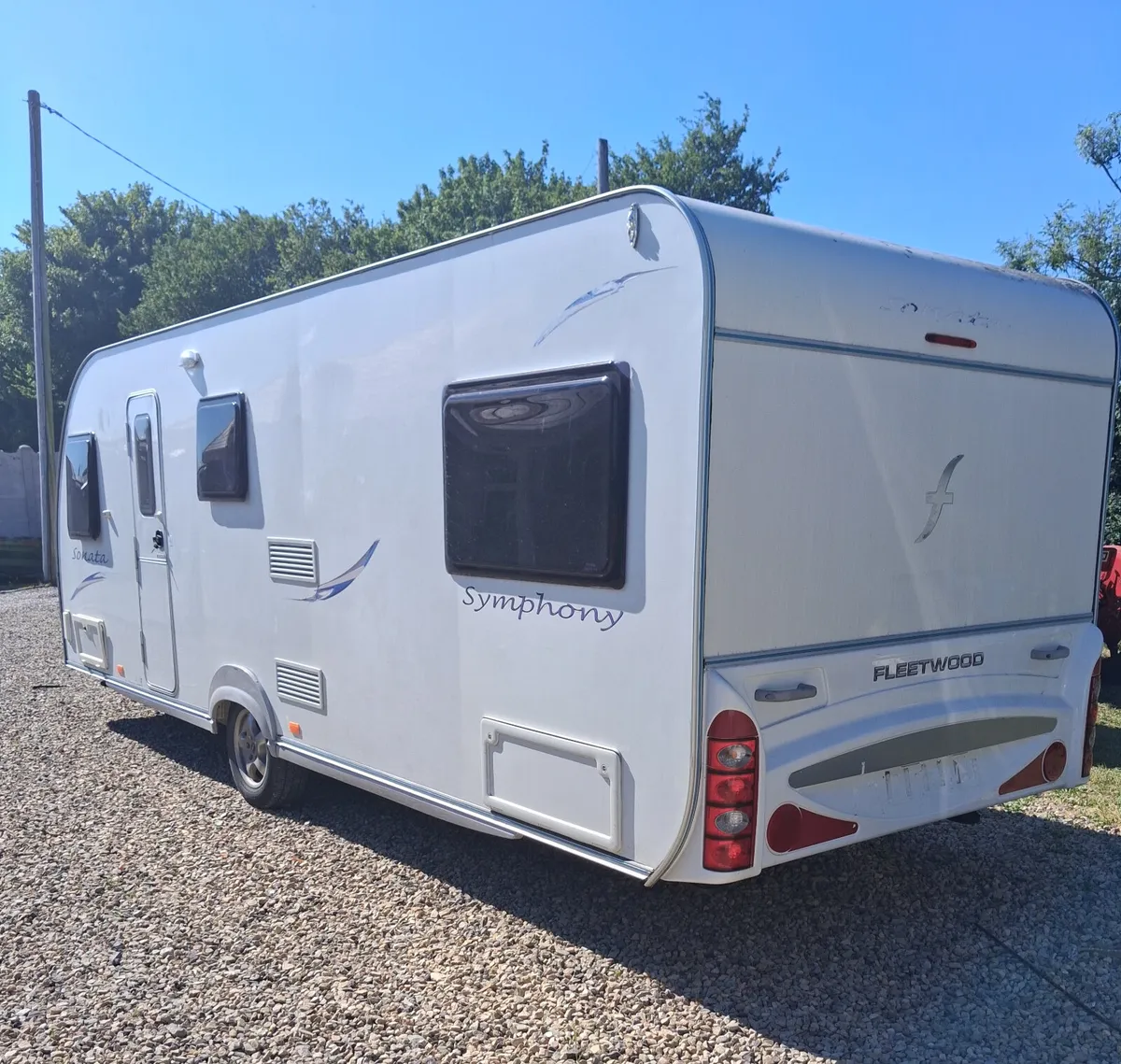 Fleetwood sonata 6 berth fixed bed caravan - Image 4