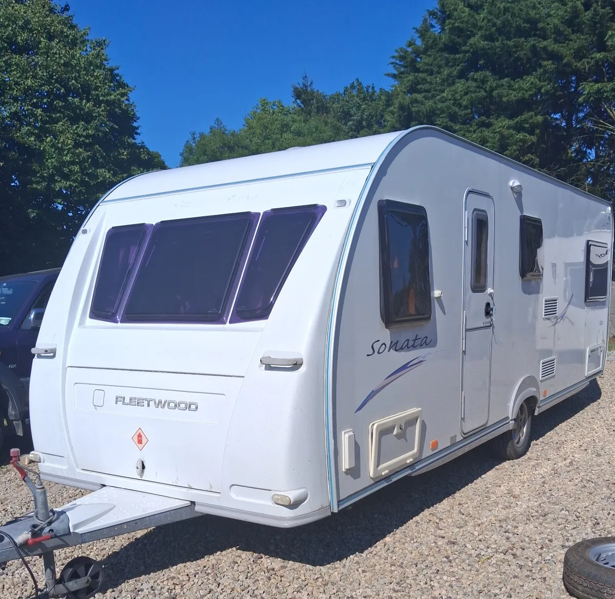 Fleetwood sonata 6 berth fixed bed caravan - Image 2
