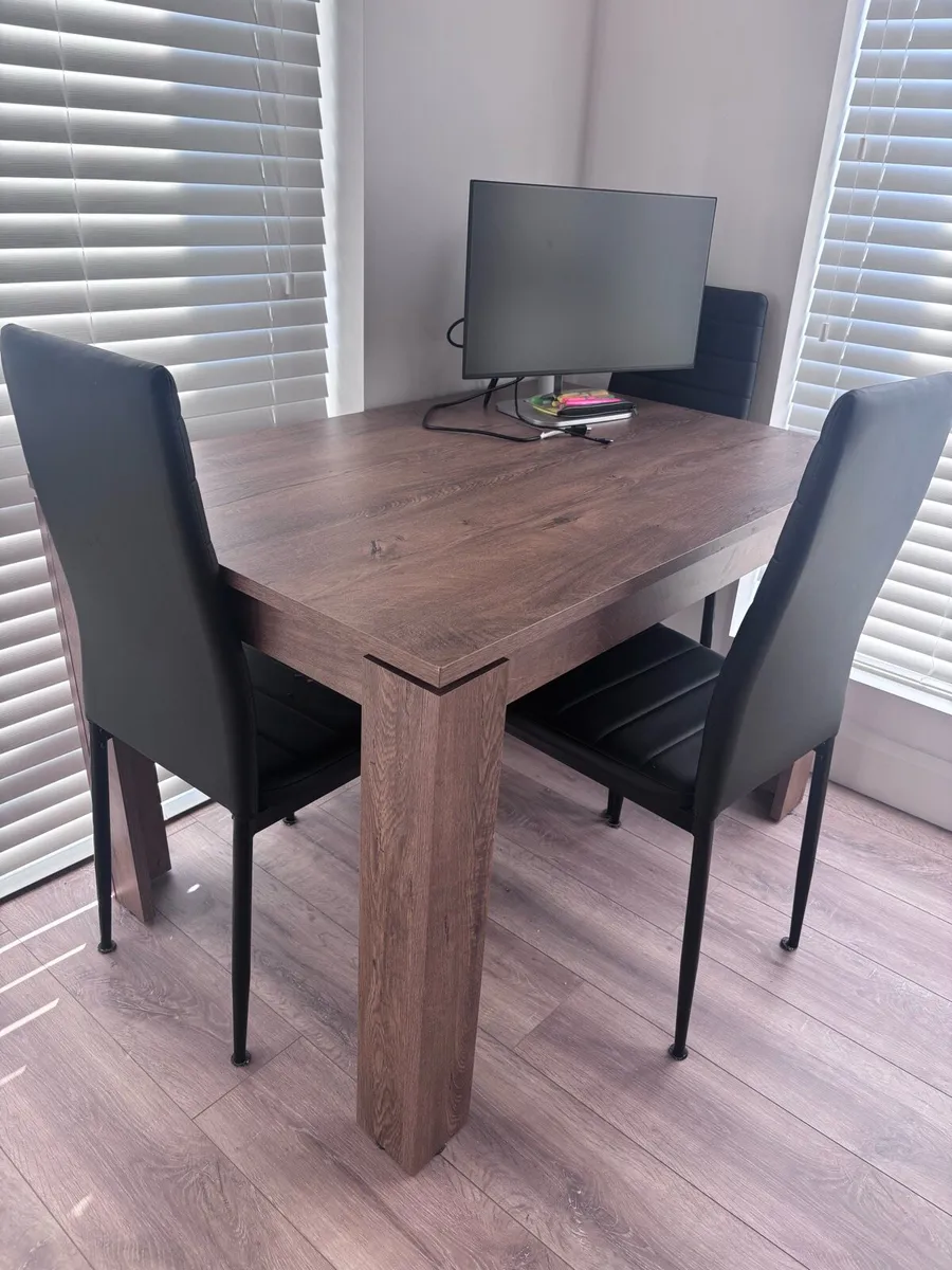 Table and Chairs - Image 2