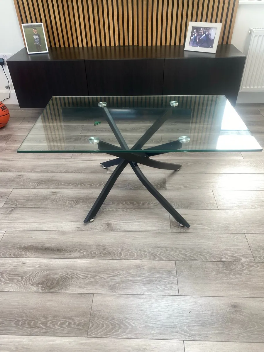 Glass table - Image 1