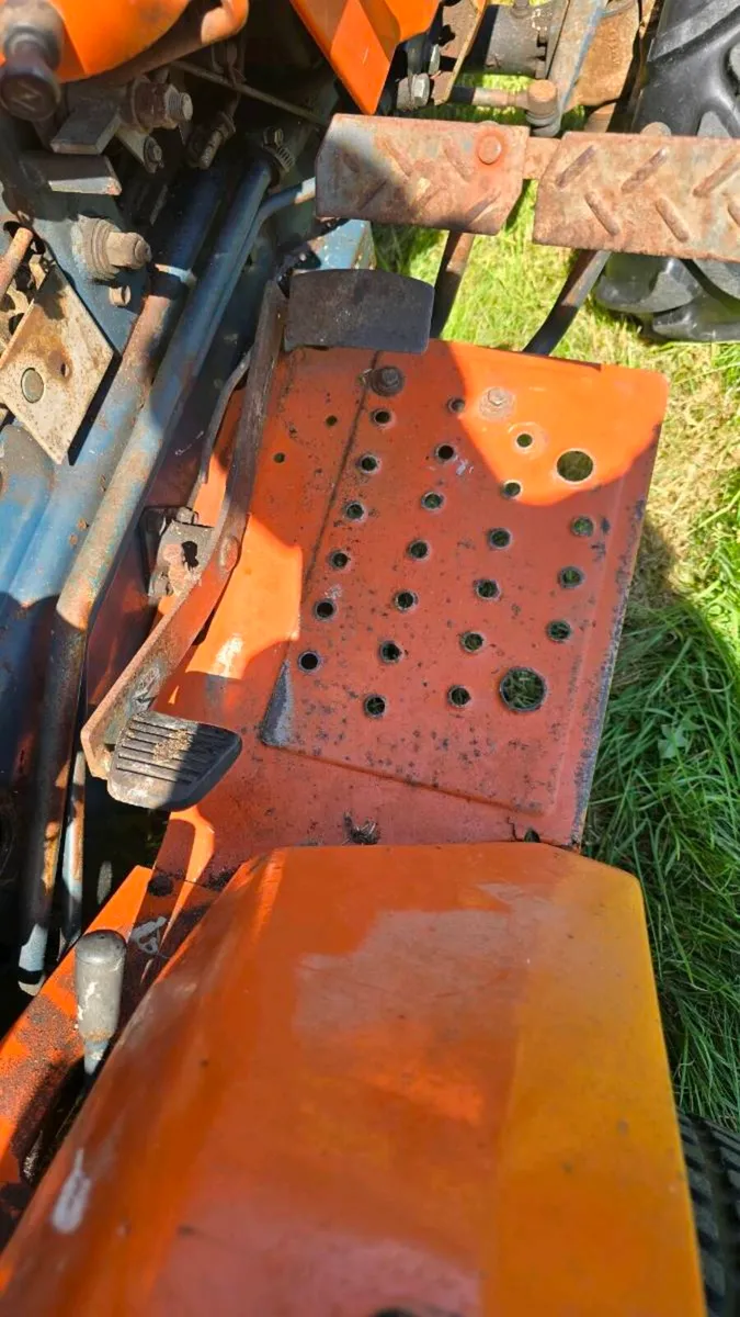 Kubota compact tractor - Image 4