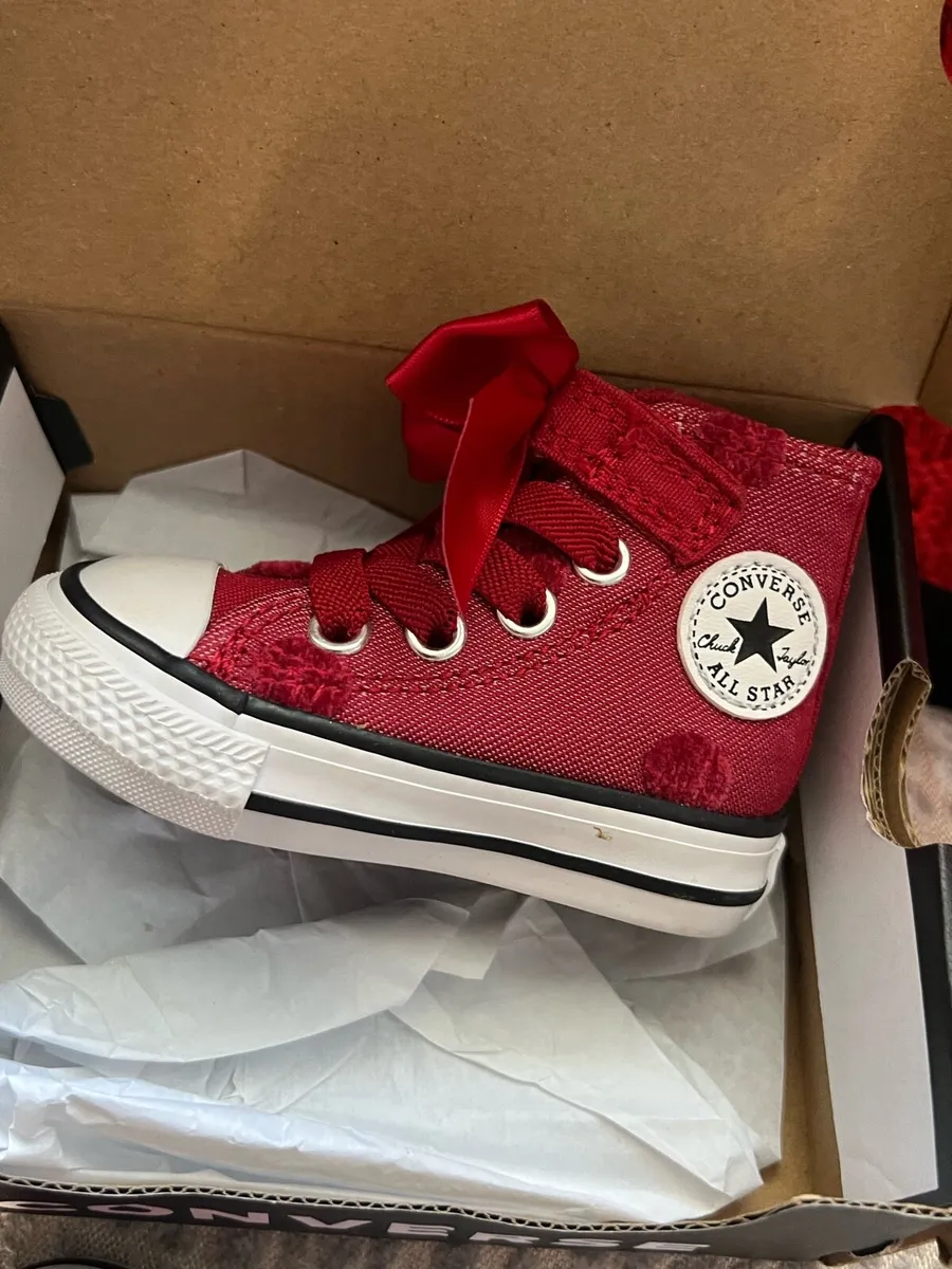 Girls converse trainers uk 2 €25 - Image 1