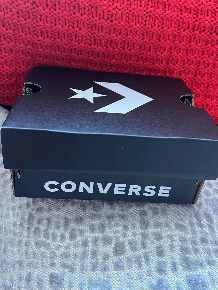 Girls / Boys converse trainers uk 2 €25 - Image 4