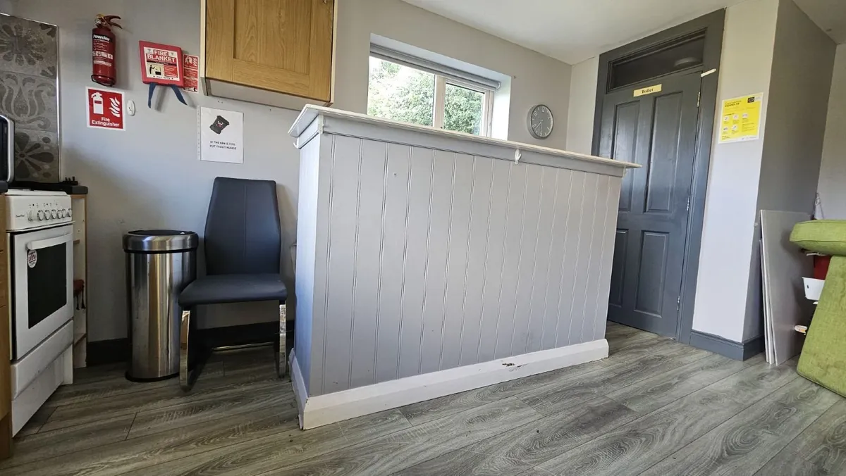 reception desk/Bar - Image 1