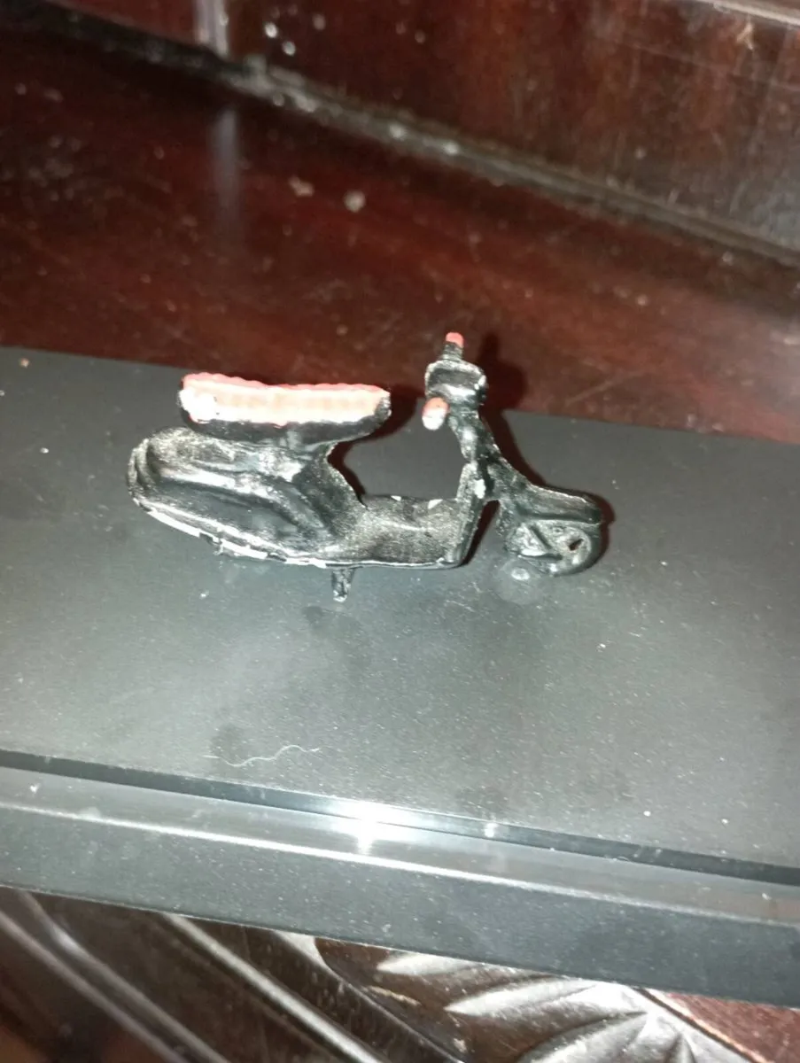 VINTAGE RETRO STEEL CAST  ITALIAN VESPA SCOOTERS - Image 4