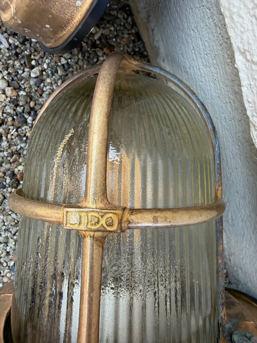 Outside brass lights - Image 3