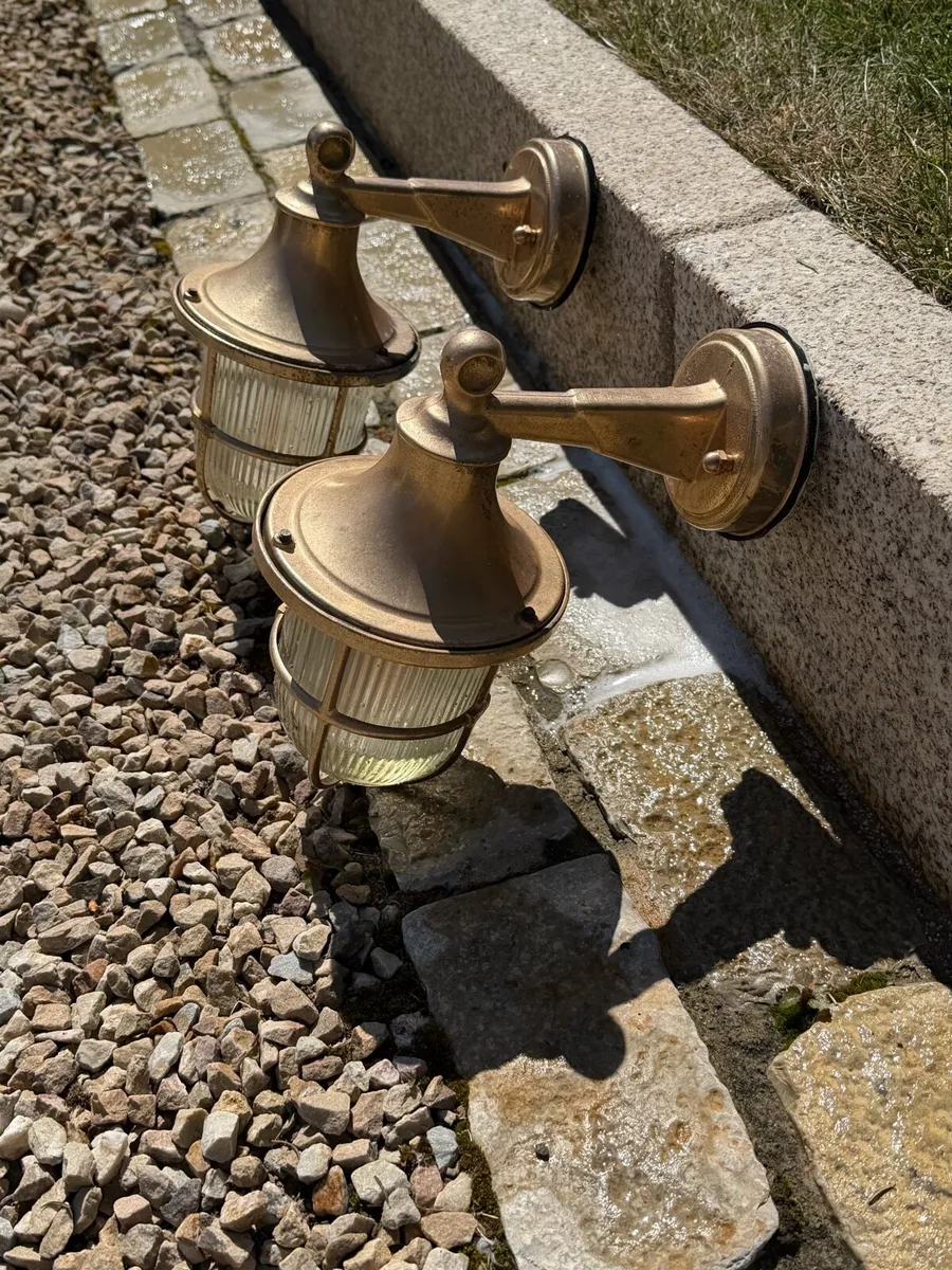 Outside brass lights - Image 2