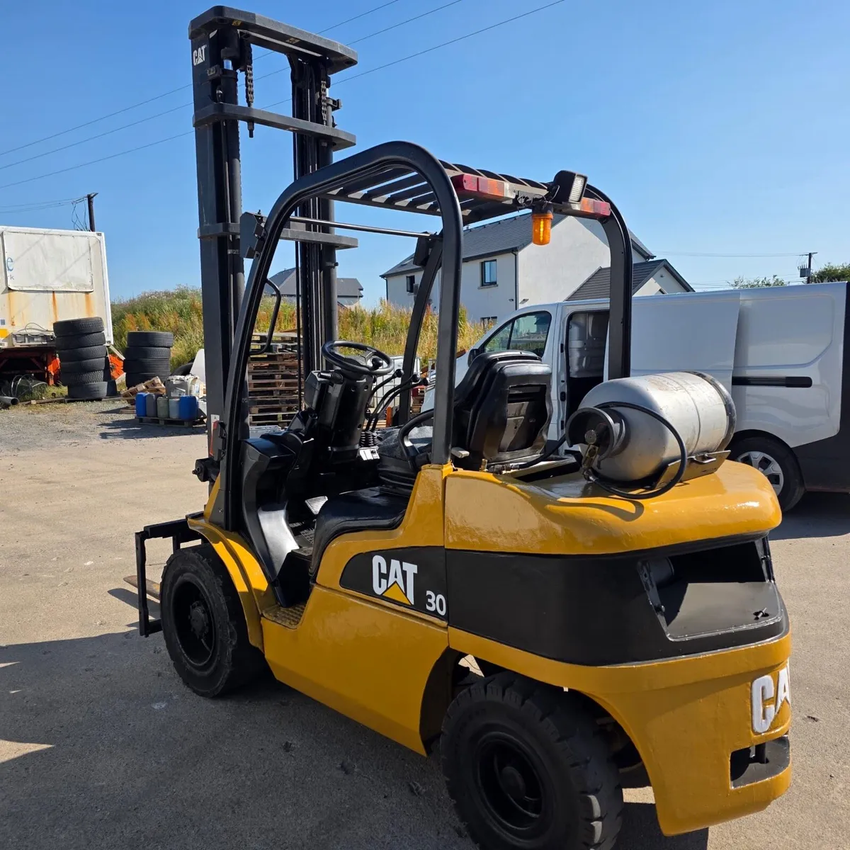 Caterpillar gas Forklift 3T - Image 3