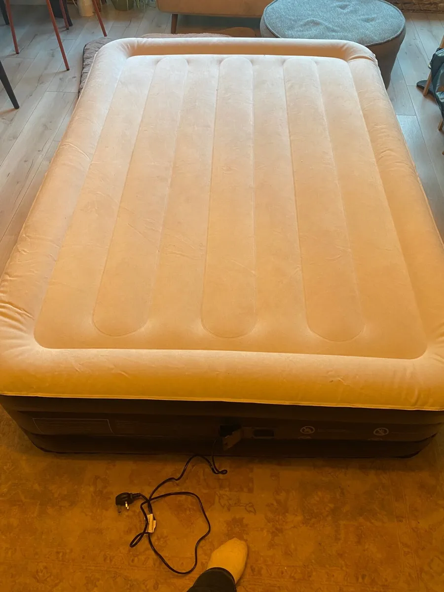 Airfina Double Air Mattress with Electric Pump - Image 2