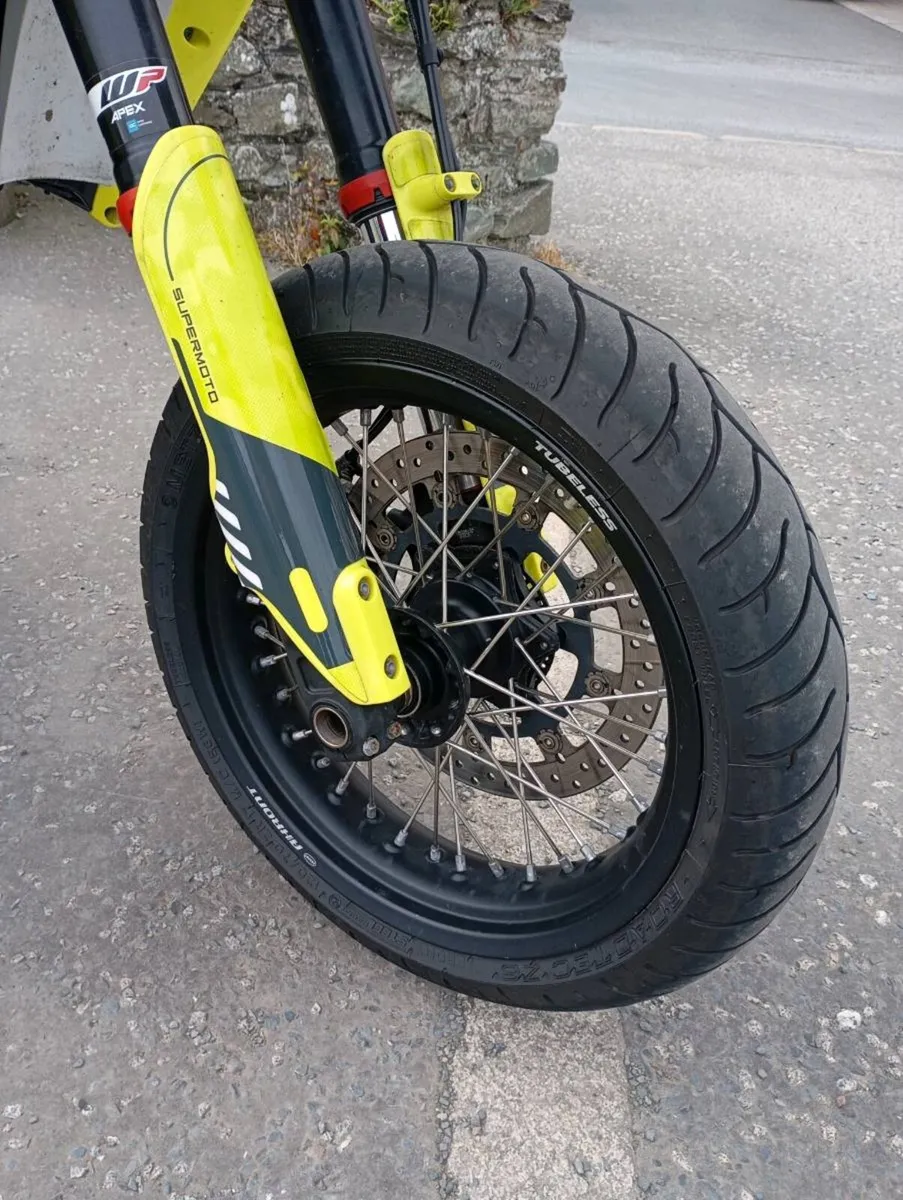 Husqvarna 701 supermoto - Image 2