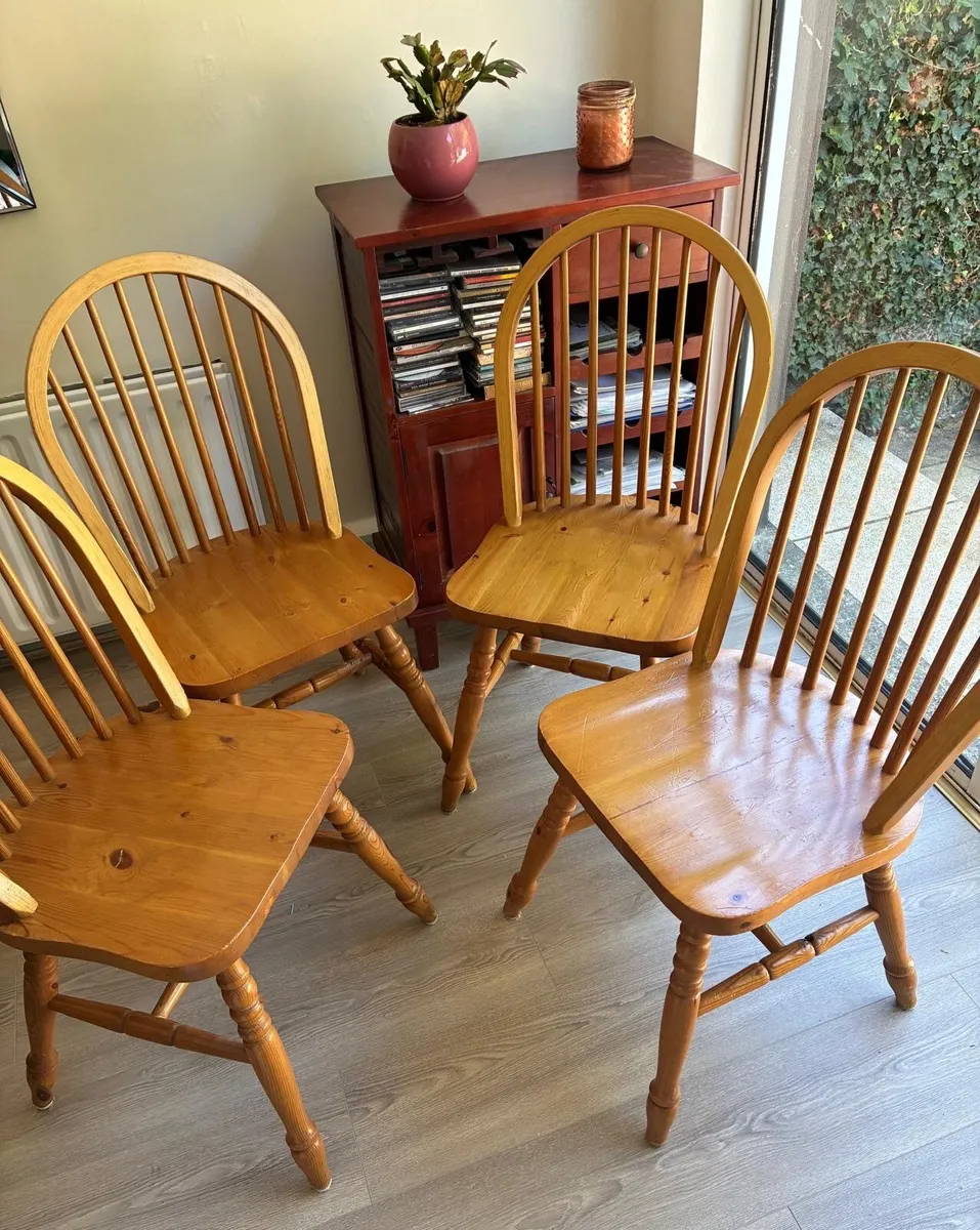 Table and Chairs - Image 2