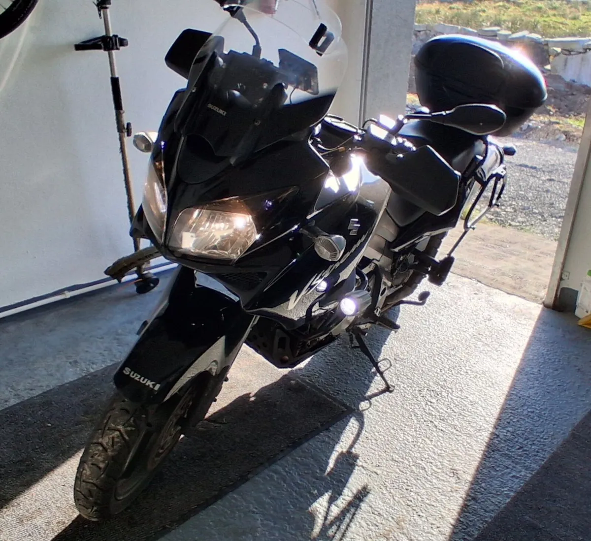 Suzuki V Strom 1000  DL 1000 2010 - Image 1