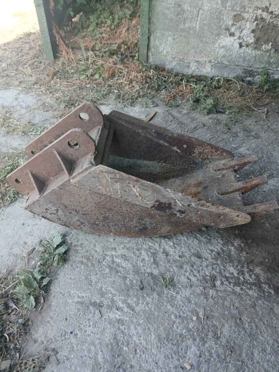 1 and a half foot digging bucket of ford digger - Image 2