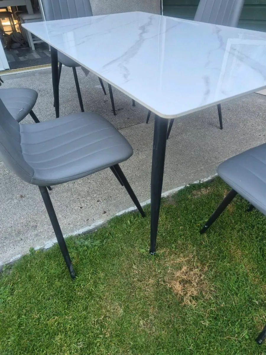 Table and 6 chairs - Image 4