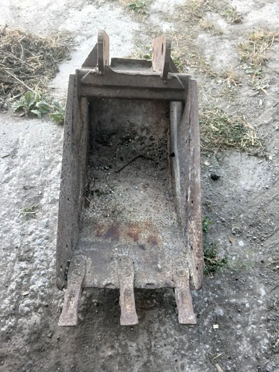 1 and a half foot digging bucket of ford digger - Image 3