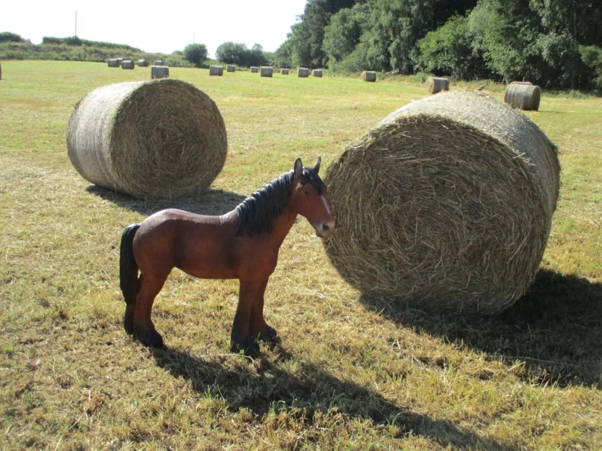 Large Brown Horse Statue - Image 1