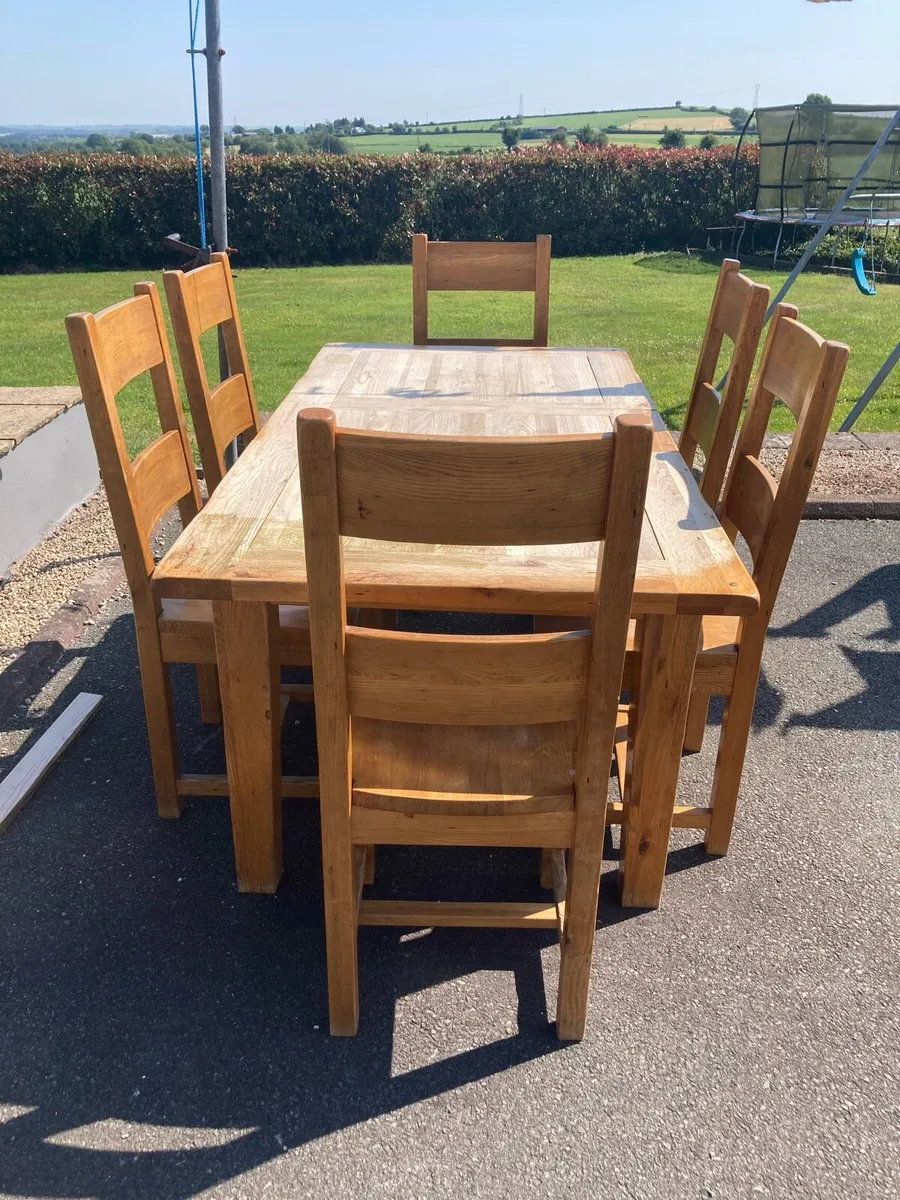 Oak table and 6 chairs - Image 1
