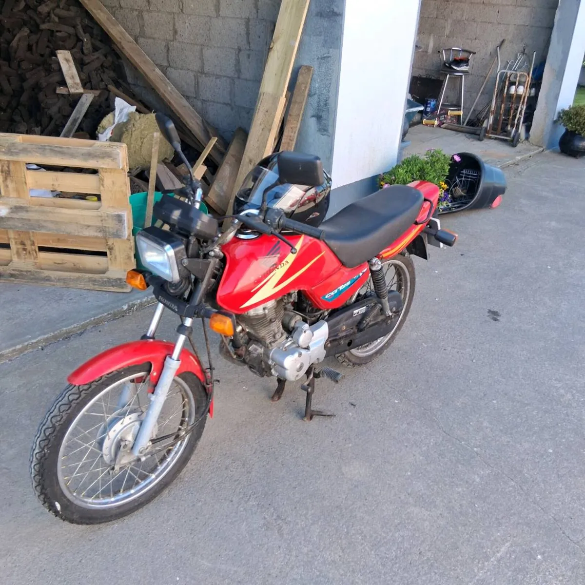 Honda 125 Motorcycle - Image 2