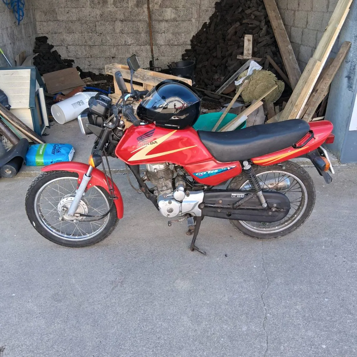 Honda 125 Motorcycle - Image 1