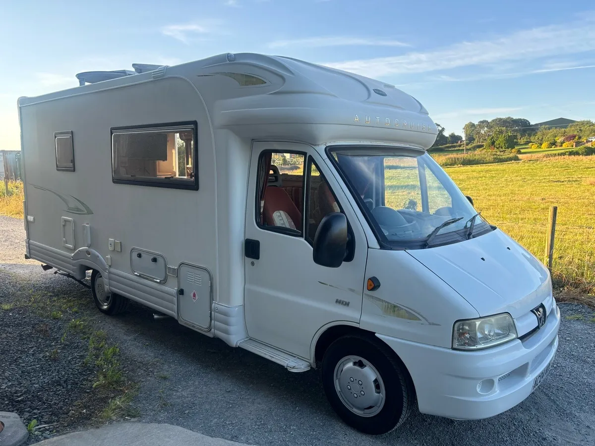 Peugeot boxer 2.8 AUTO CRUSIER 2 berth low line NI - Image 4
