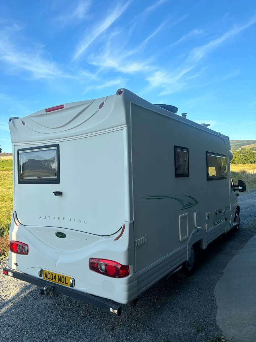 Peugeot boxer 2.8 AUTO CRUSIER 2 berth low line NI - Image 2