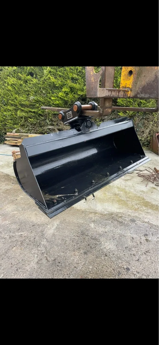 5 Ton Tilt Bucket - Image 1
