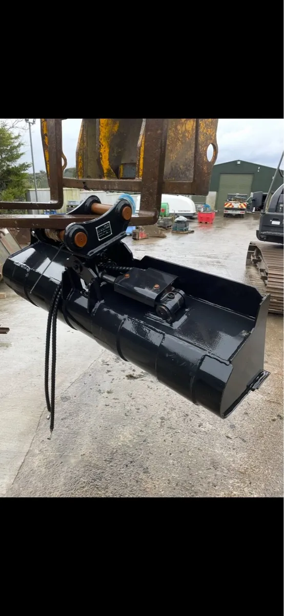 5 Ton Tilt Bucket - Image 3