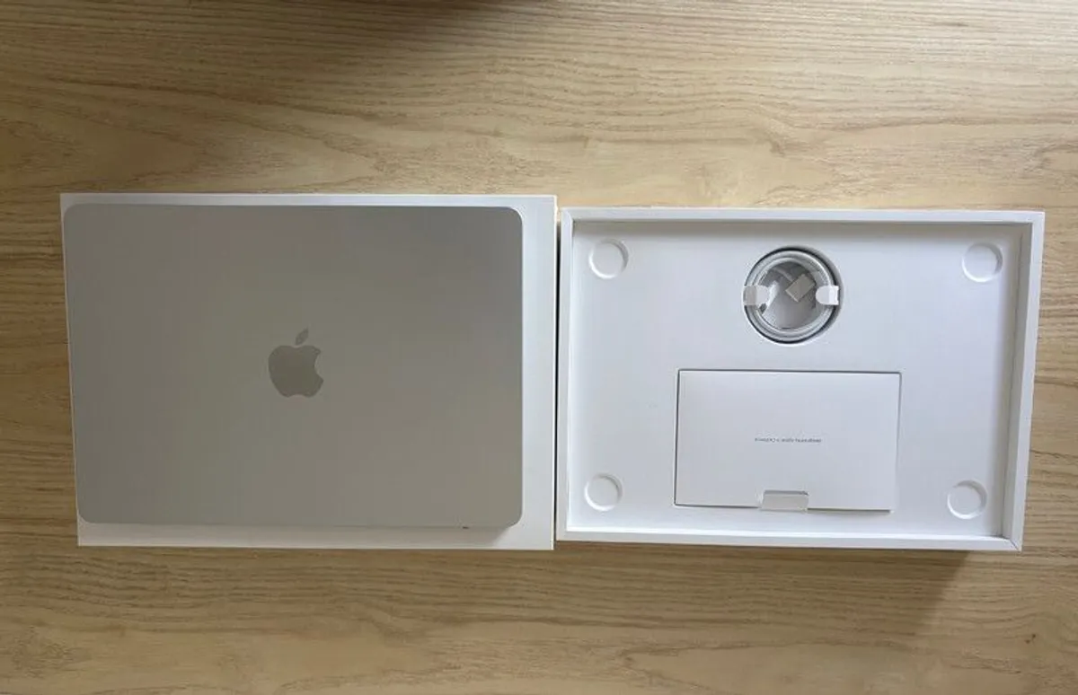 Macbook Air 13 M5 24GB 1TB 3y Apple Care Warranty - Image 2