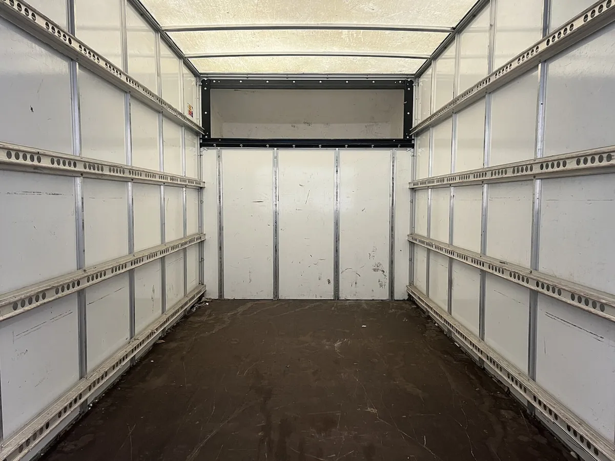 VB - 2021 Volkswagen Crafter Luton Box Van - Image 2