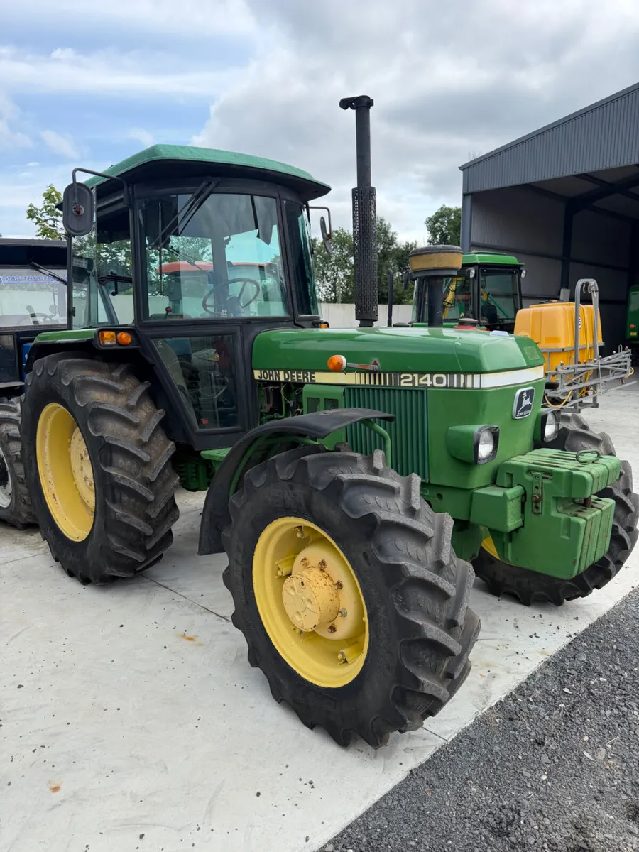 John Deere 2140 - Image 1