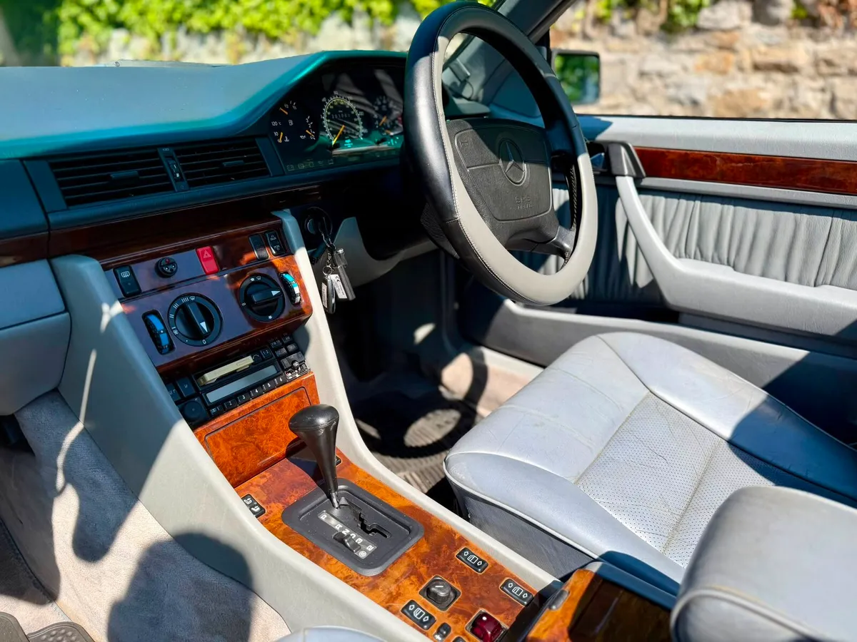 Mercedes w124 convertible, taxed and new nct! - Image 2