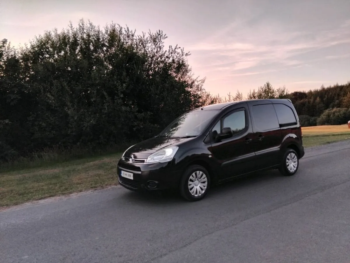 As new 151 3 seater berlingo cvrt 04/27 tax 02/27 - Image 2