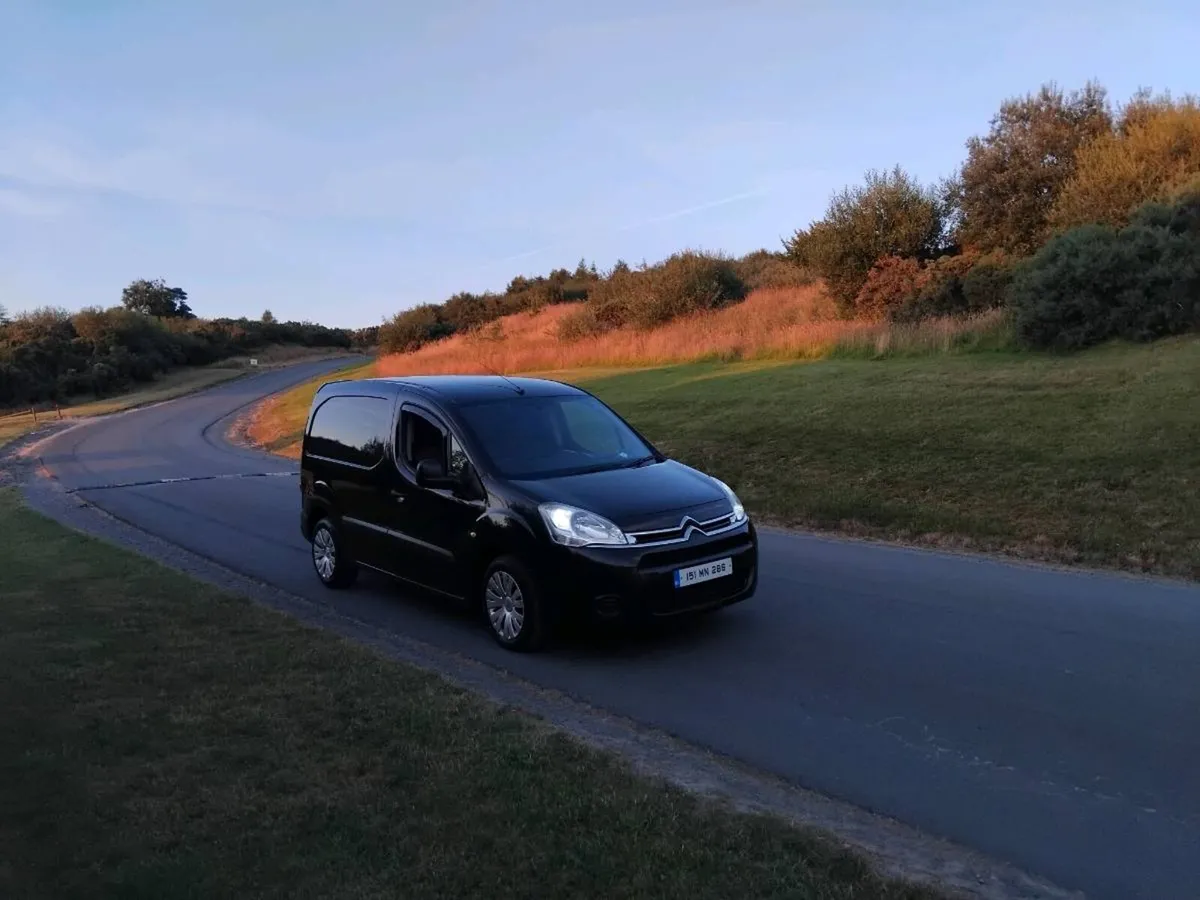 As new 151 3 seater berlingo cvrt 04/27 tax 02/27 - Image 3