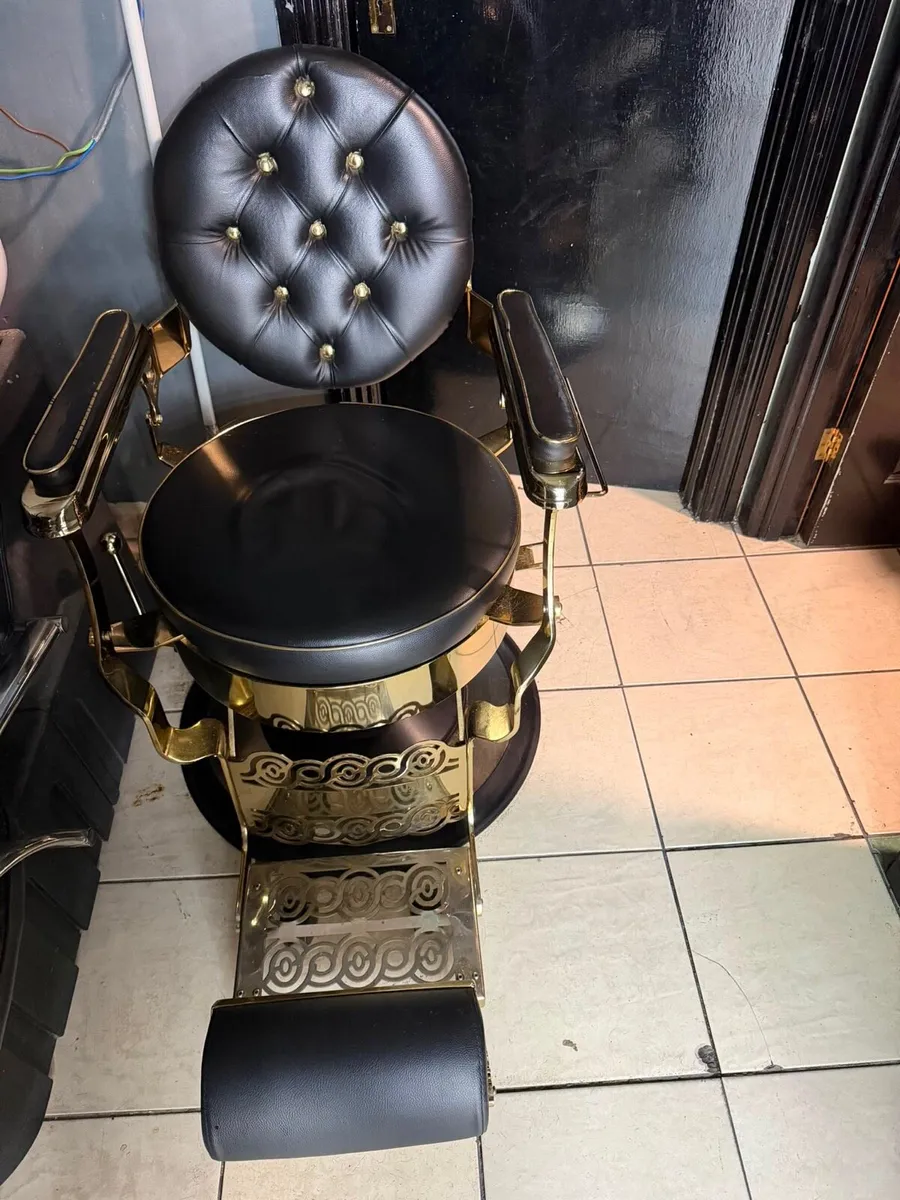 Barber chair - Image 1