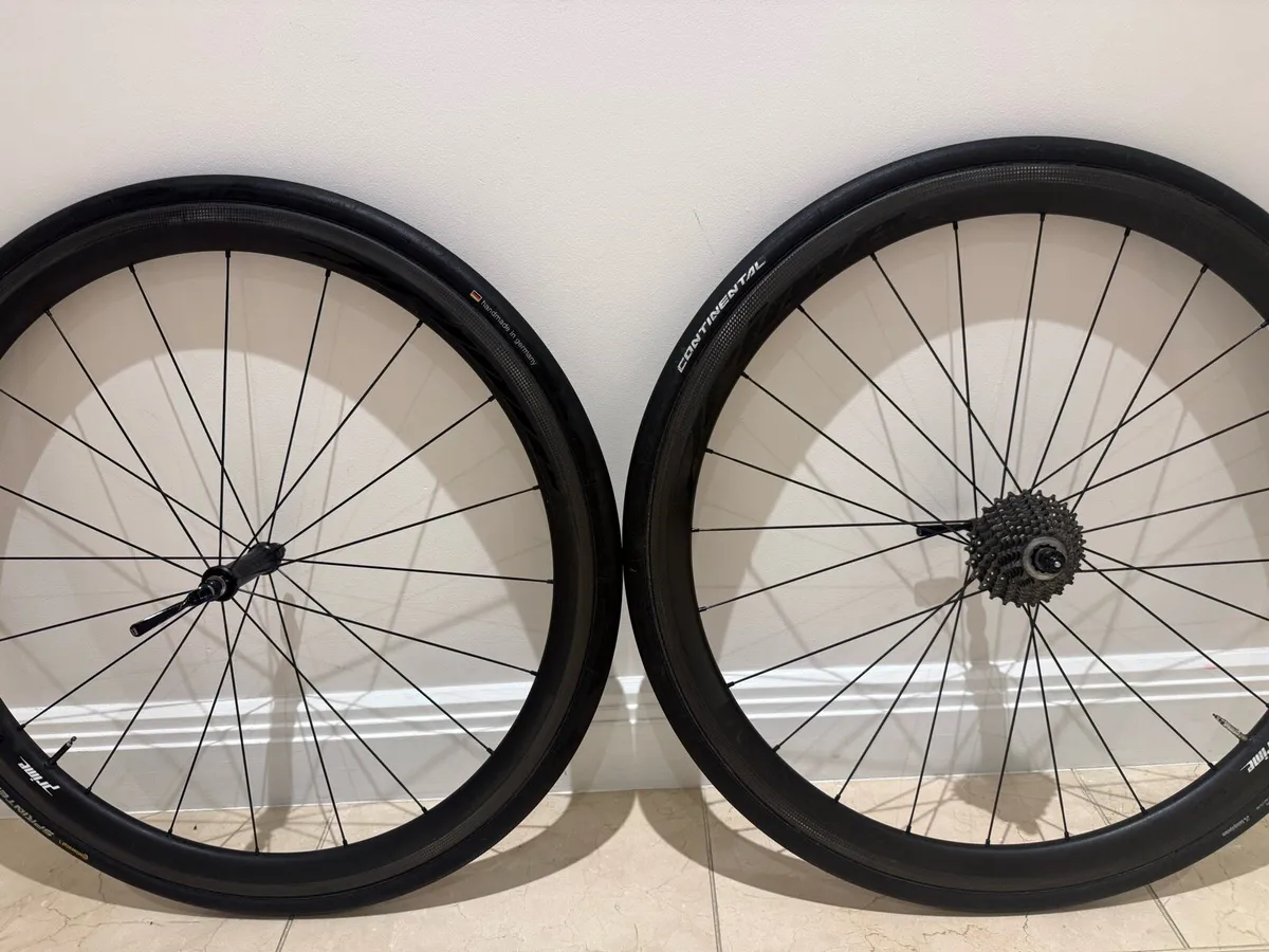 Prime black edition carbon tubular wheels - Image 1
